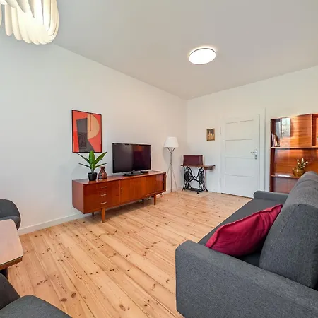 Hallera 57 Urban By Bookinghost *