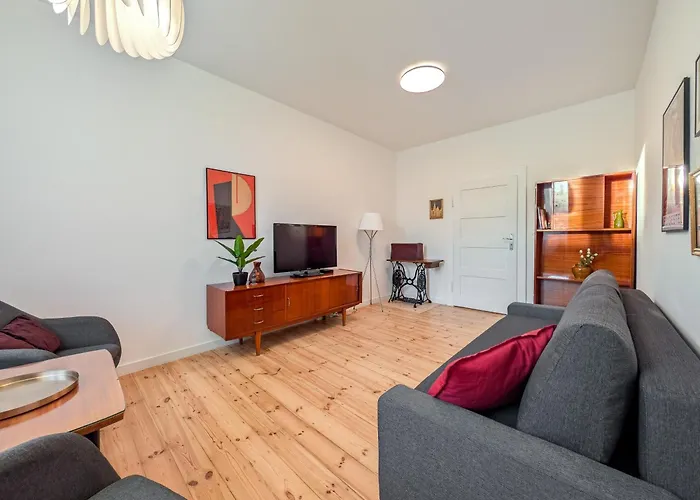 Hallera 57 Urban By Bookinghost *